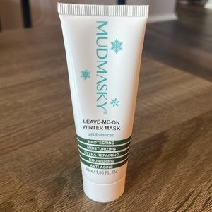 NWT Mudmasky Leave-me-on Winter Mask
